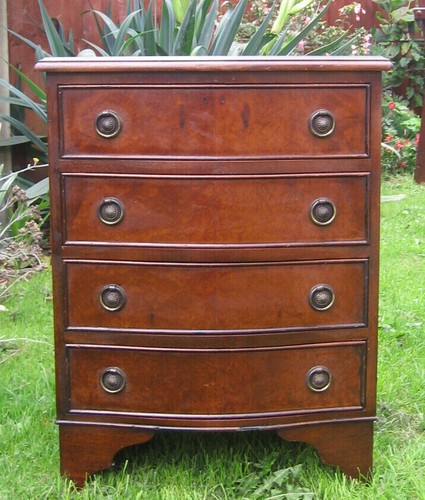 Small serpentine bedside - small,